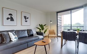 Modern & Charming Apt With Rooftop @Pentagon City