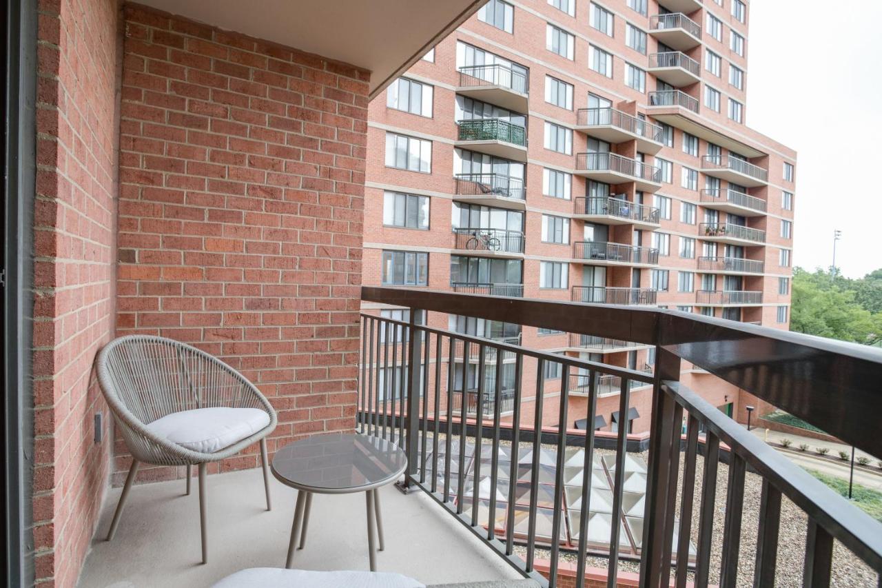 Modern & Charming Apt With Rooftop @Pentagon City Arlington Exterior photo